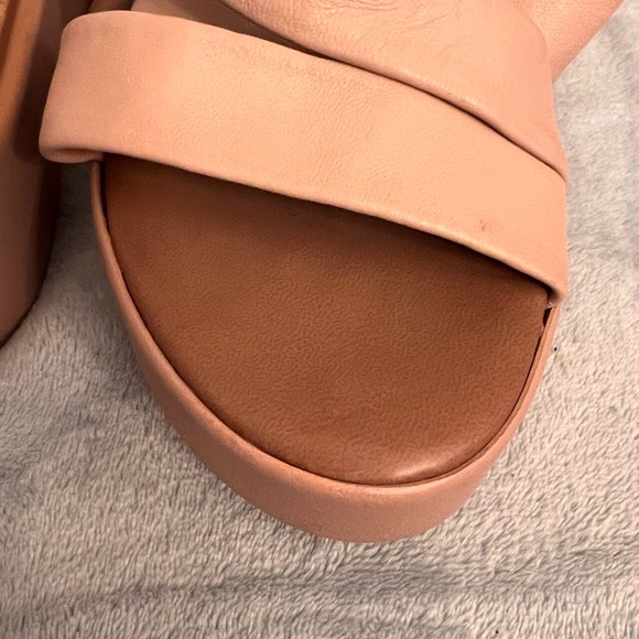 CAB leather, Italian, wedge sandals - Picture 7 of 8